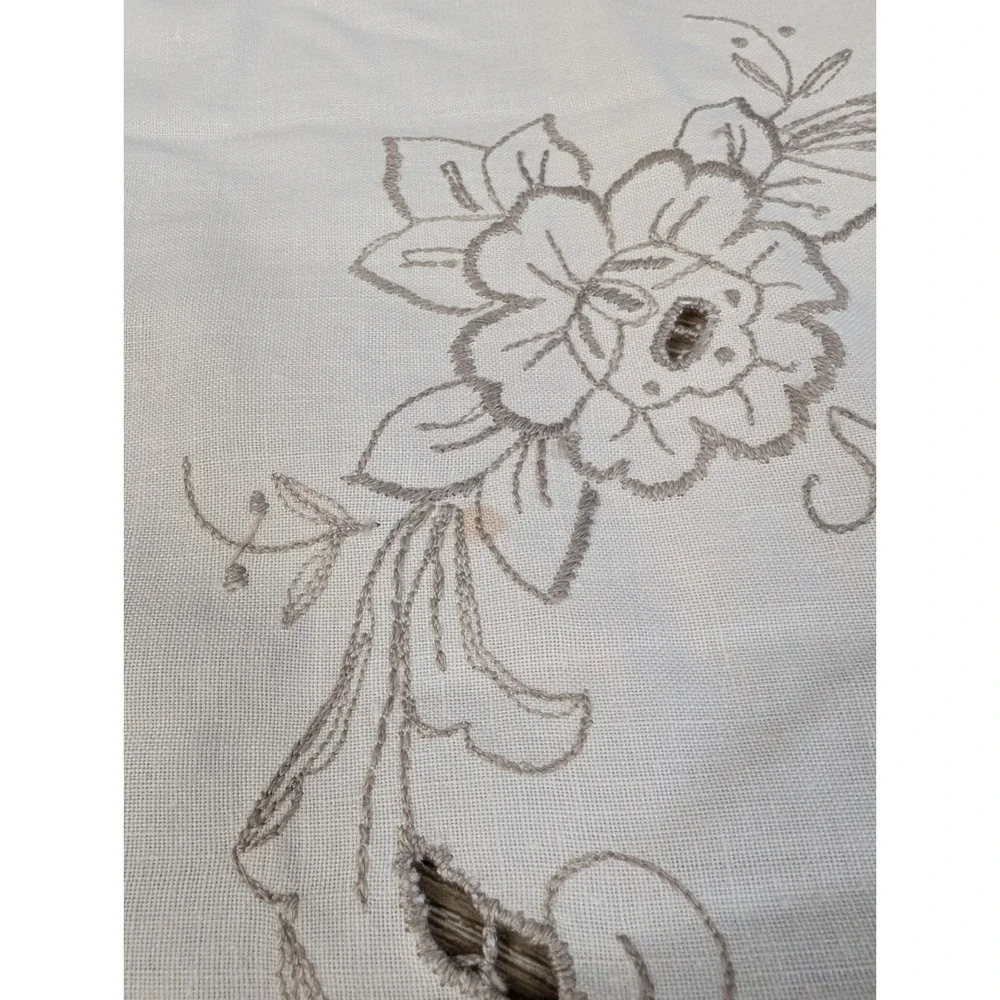 Vintage‎ Embroidered Scalloped Edge Cotton Ivory Tablecloth Oval 65